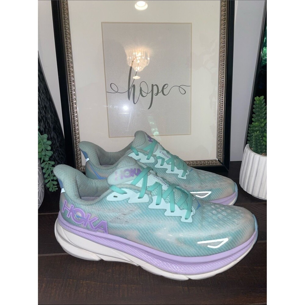 Hoka One One Clifton 9 Running Shoes Sneakers Size 10.5 Sunlit Ocean Lilac Mist